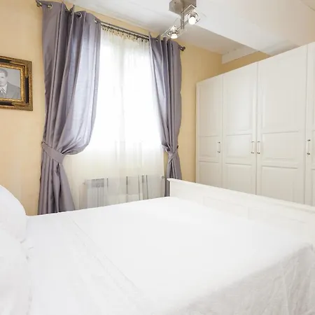 Deluxe Mareno ماكارسكا