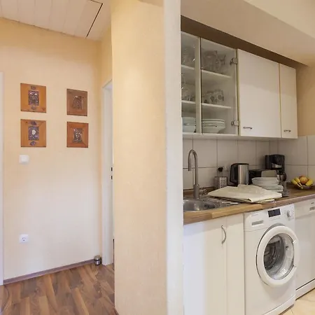 Deluxe Mareno ماكارسكا